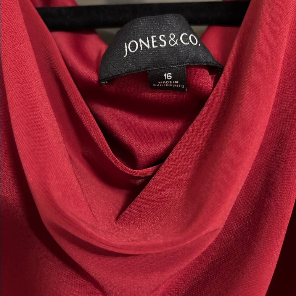 Jones & Co Ruched Dress - Picture 2 of 4